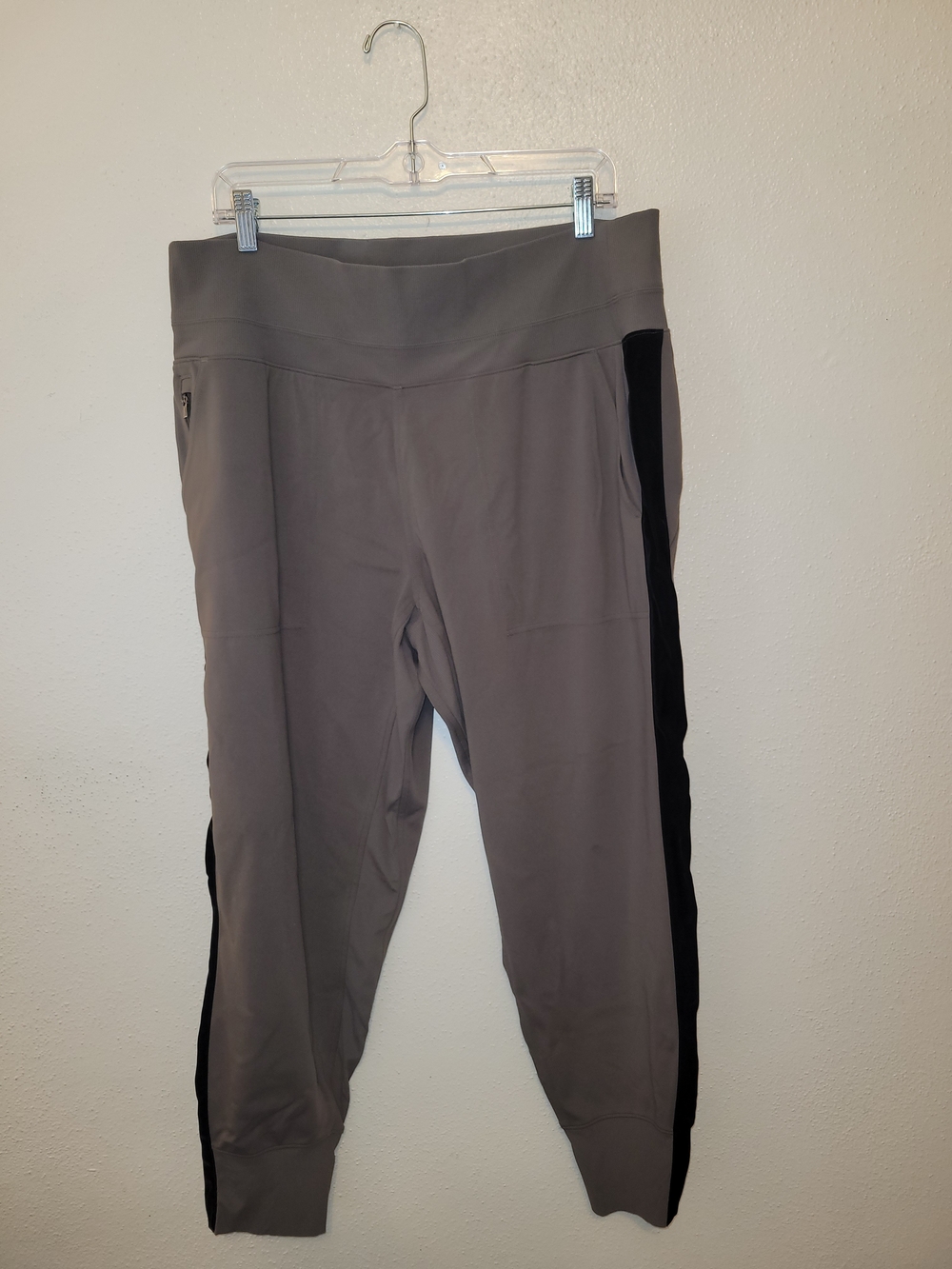 Athleta Venice Velvet Stripe Jogger XL Taupe Black Tuxedo Pants
